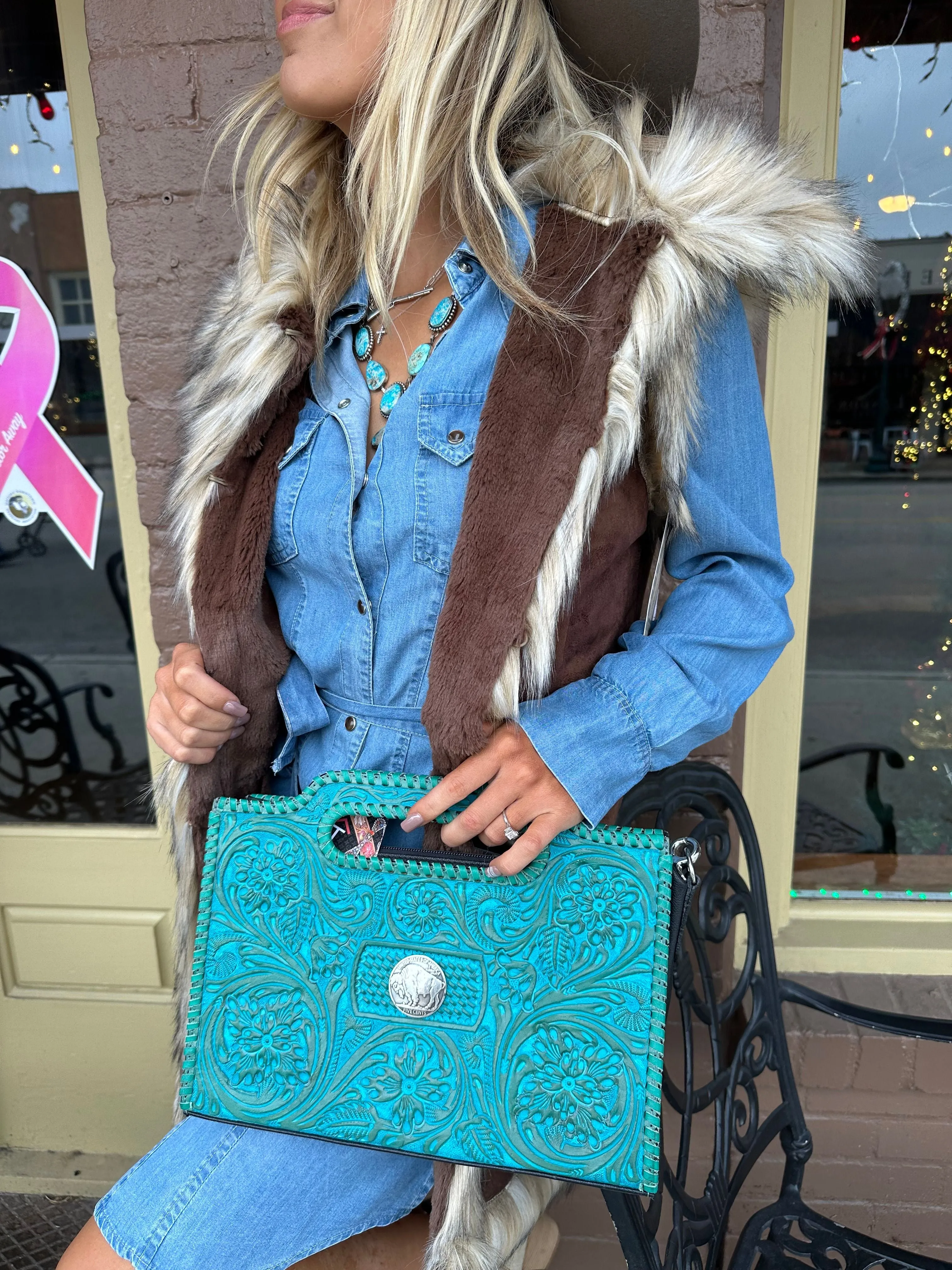 Chic Floral Carving Crossbody Clutch