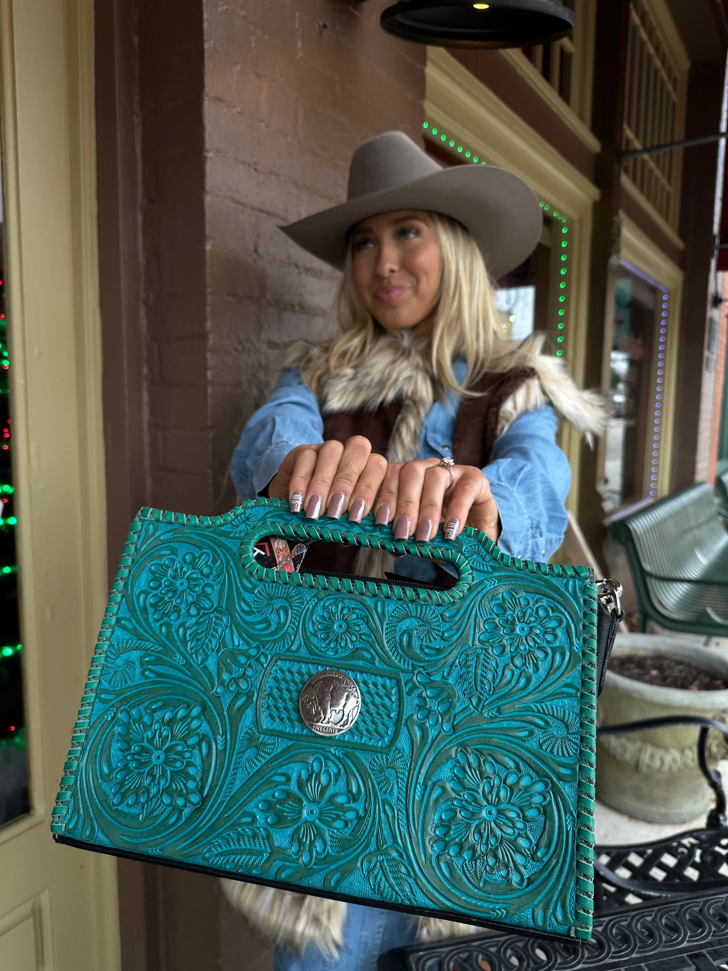 Chic Floral Carving Crossbody Clutch